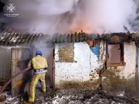Конотопський район: приборкавши пожежу господарчої споруди, вогнеборці запобігли масштабному загорянню в житловому секторі