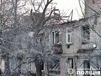 На Херсонщині поліція фіксує наслідки російських обстрілів по житловим кварталам