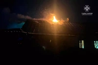 М. Дніпро: надзвичайники загасили палаючий житловий будинок