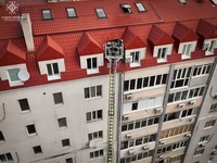 Вогнеборці оперативно ліквідували пожежу утеплювача мансардного поверху дев'ятиповерхового житлового будинку на вул. 12 Повздовжній у м. Миколаєві