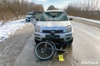 На Хмельниччині слідчі встановлюють обставини ДТП, внаслідок якої загинув 58-річний велосипедист