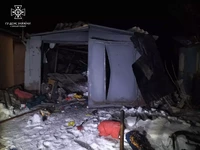 Сумська область: рятувальники ліквідували пожежу в житловому секторі, яку спричинив ворожий удар
