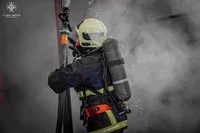 У Сумах рятувальники ліквідували масштабне загоряння нежитлової будівлі
