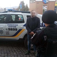 Поліцейські охорони Закарпаття затримали чоловіка за крадіжку побутових речей