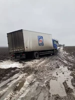 Рівненський район: рятувальники надали допомогу по буксируванню вантажного автомобіля, який застряг на грунтовій дорозі