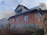Рятувальники спільно з добровольцями ліквідували пожежу  житлового будинку