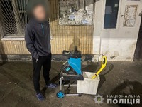 На Вінниччині поліцейські затримали раніше судимого зловмисника, який з будинку викрав електроінструменти