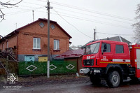 Житлові будинки, авто та літня кухня: За добу на Хмельниччині вогнеборці ліквідували 5 пожеж