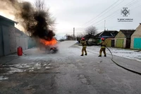 М. Синельникове: рятувальники загасили палаючий автомобіль
