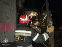 Новоукраїнський район: рятувальники допомогли транспортувати хвору жінку до автомобіля швидкої допомоги