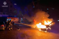 М. Кривий Ріг: вогнеборці ліквідували загорання автомобіля