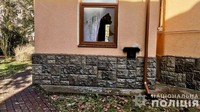 Розбили вікно та викрали скриньки з пожертвами: поліцейські Тячівщини оперативно розкрили крадіжку із місцевого храму