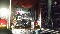 Ліквідовано пожежу посилок в контейнері автомобіля