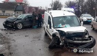 Поліцейські розслідують обставини дорожньо-транспортної пригоди з потерпілими у Чернівецькому районі