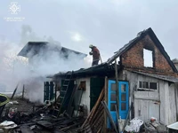 Коростенський район: рятувальники ліквідували пожежу на території приватного домогосподарства