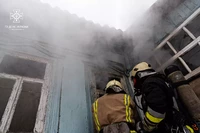 М. Суми: під час пожежі в житловому будинку вогнеборці врятували чоловіка