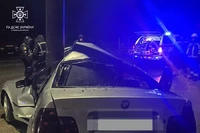 На Львівщині рятувальники деблокували з деформованого автомобіля водія