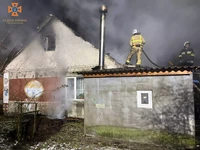 У Вараському районі під час гасіння пожежі у приватному житловому будинку рятувальники виявили тіло чоловіка