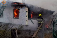 На Рівненщині вогнеборці ліквідували пожежу в житловому будинку