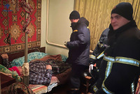 Київська область: рятувальники надали допомогу медикам у транспортуванні хворого чоловіка