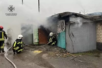 М. Павлоград: вогнеборці ліквідували займання гаража з автомобілем всередині