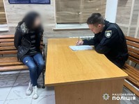 Одеські поліцейські затримали чоловіка та жінку за вчинення грабежів