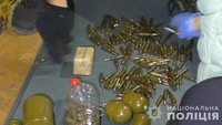 Два схрони з боєприпасами викрили поліцейські у Дніпрі: за незаконне зберігання збройного арсеналу затримано двох чоловіків