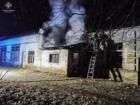 Полтава: рятувальники ліквідували займання в господарчій будівлі
