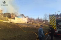 Надзвичайники ліквідували пожежу у приватному господарстві в смт. Делятин