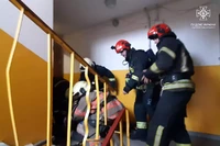 М. Дніпро: вогнеборці на пожежі врятували чоловіка