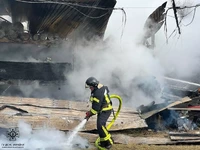 Рятувальники ліквідовували пожежу на території СТО та врятували від знищення вогнем 12 автомобілів