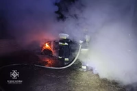 М. Дніпро: надзвичайники загасили палаючий легковик