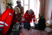 У Запоріжжі під час пожежі надзвичайники врятували літню жінку