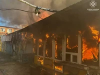 Миколаївська область: вогнеборці ліквідували пожежу торговельного контейнера