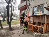 Кіровоградська область: рятувальники відчинили двері квартири, де перебувало троє дітей