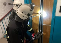 Кропивницькі рятувальники допомогли людям, які стали заручниками несправного ліфта