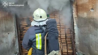 Вогнеборці ліквідували пожежу на території пилорами у Калуському районі