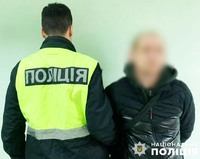У Києві оперативники затримали чоловіка за спробу пограбування неповнолітнього