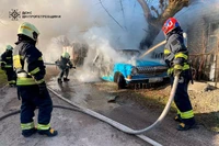 М. Дніпро: надзвичайники загасили палаючий легковик