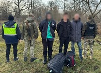 Поблизу кордону з Румунією прикордонники затримали 3 чоловіків
