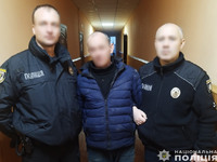 Чернігівські поліцейські затримали чоловіка, який намагався зґвалтувати свою неповнолітню падчерку