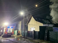 Хустські рятувальники ліквідували пожежу в хліву та вберегли від знищення житловий будинок