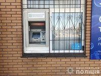 Пограбування біля банкомату: криворізькі поліцейські затримали підозрюваного