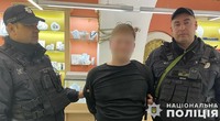 У Львові поліцейські оперативно затримали зловмисника за підозрою у пограбуванні магазину