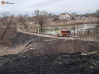 Полтавський район: вогнеборці загасили пожежу на відкритій території