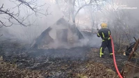 Полтавський район: внаслідок пожежі на відкритій території жінка отримала опіки.
