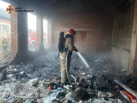Вогнеборці ліквідували пожежу в недіючій будівлі у Калуському районі