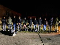 (ВІДЕО) 9 осіб з різних областей України вночі спробували незаконно потрапити в Угорщину