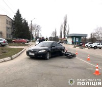 Поліція Полтавщини встановлює обставини ДТП, в якій травмовано водія електроскутера