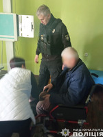 Поліцейські Чернігівщини спільно з прикордонниками евакуювали до лікарні пораненого внаслідок обстрілу чоловіка